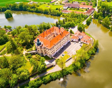 V�t�n� jara na z�mku Ln��e + kulturn� program